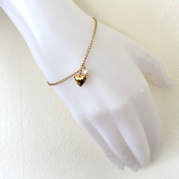 Avon Jewelry - 1980s Avon sentimental accent golden chain bracelet with heart and faux pearl